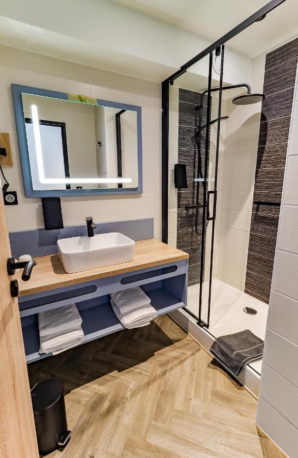 Logis Hotel Du Parc Перос-Гирек Екстериор снимка