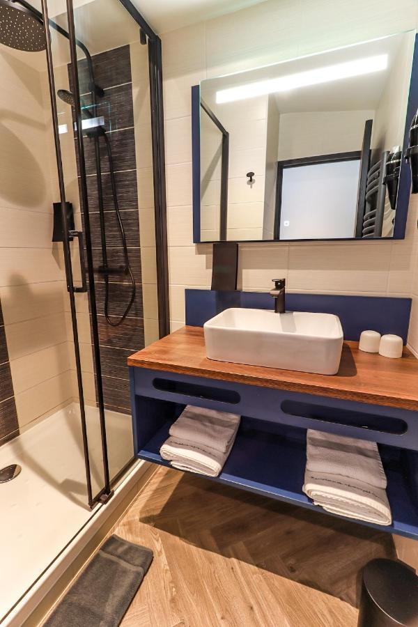 Logis Hotel Du Parc Перос-Гирек Екстериор снимка