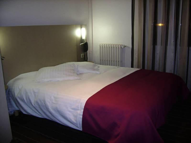 Logis Hotel Du Parc Перос-Гирек Екстериор снимка