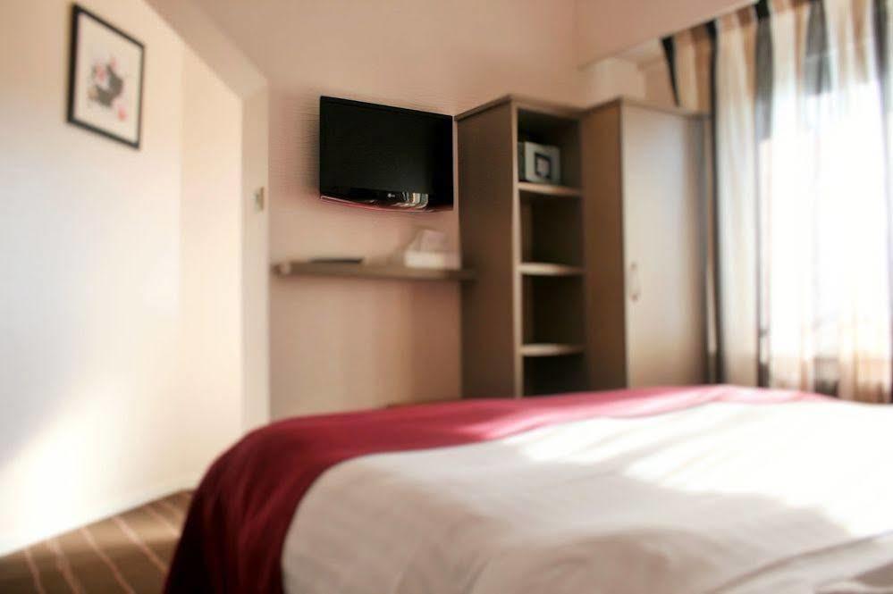 Logis Hotel Du Parc Перос-Гирек Екстериор снимка
